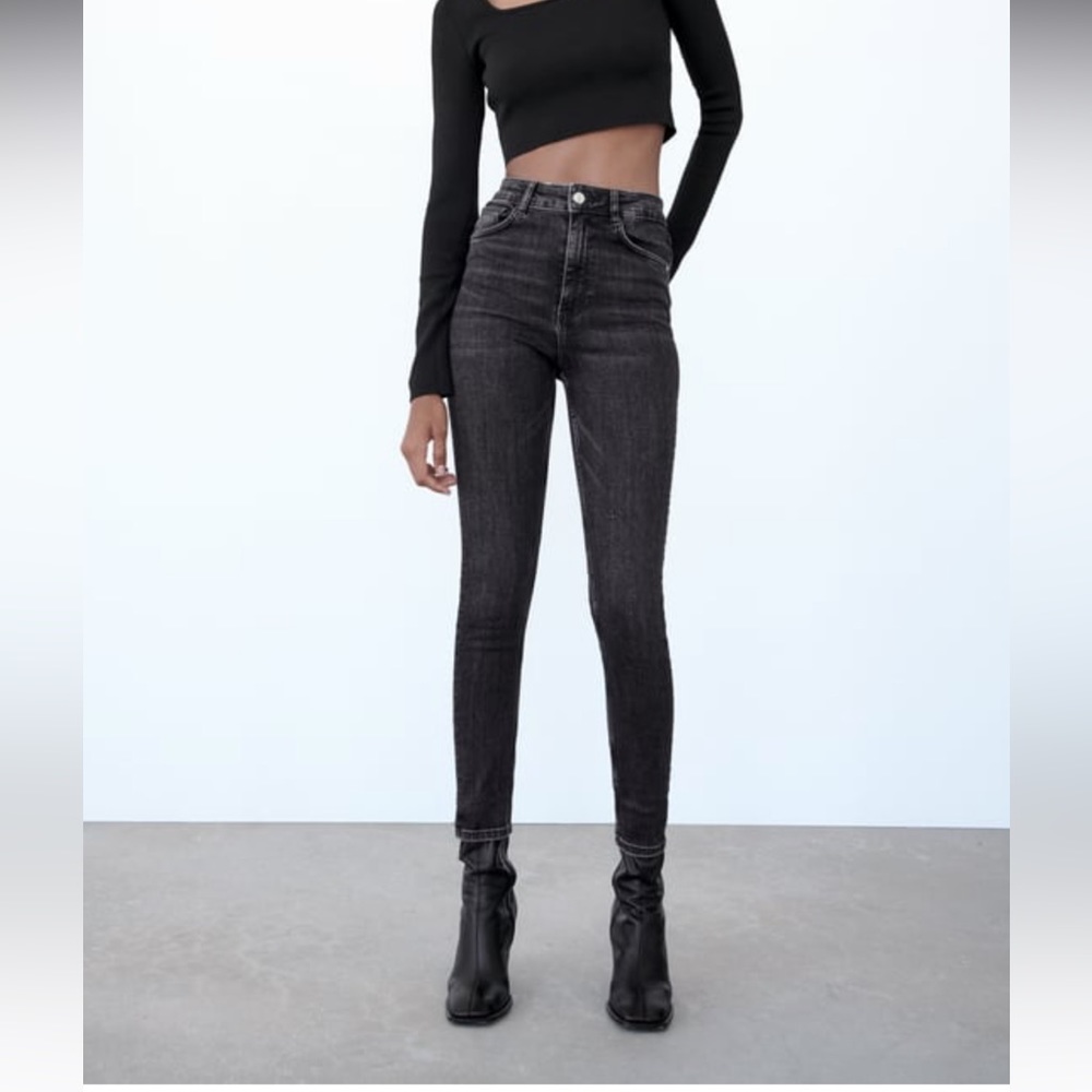 ZARA HIGH-RISE SCULPT JEANS